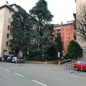 Tra Le Torri - Ampia Stanza Privata In Con Bagno Privato Accessibile Da Corridoio , Bologna Italy